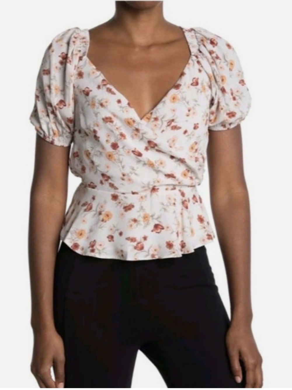 ASTR the Label Sweetheart Neck Short Puff Sleeves Flared Hem Floral Top. Size M